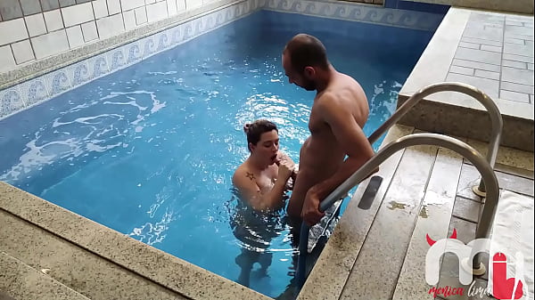 Шлюха жаждет большой член кузена, унизит рогоносца