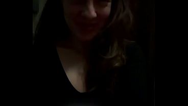 Горячий секс на пляже с оргазмом под пальмой