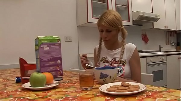 Жесткое порно с молодыми девочками: "Крошки на удовлетворение
